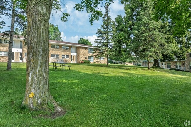 Building Photo - Newly Remodeled 2 Bedroom with washer & dryer behind Hilldale Mall!