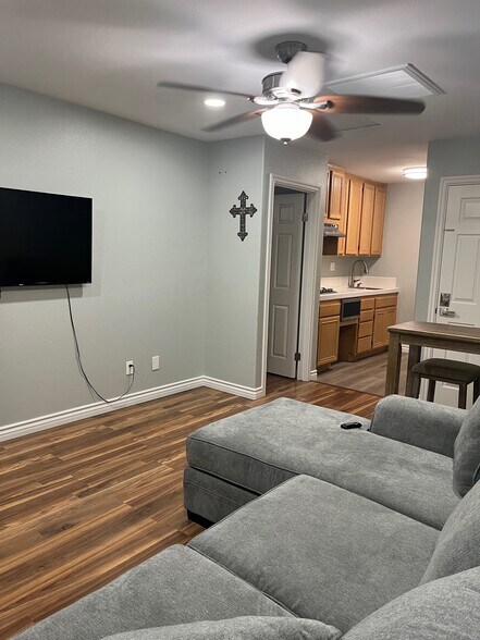 Building Photo - 24940 Butterchurn Rd