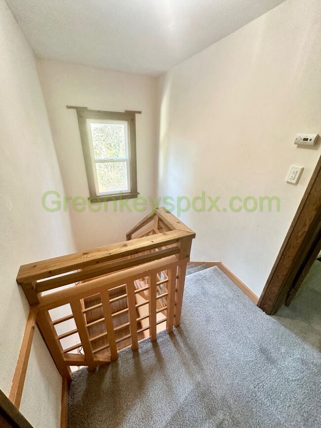 Building Photo - Wow! Amazing 3-bedroom 1-bath house with large fully fenced backyard