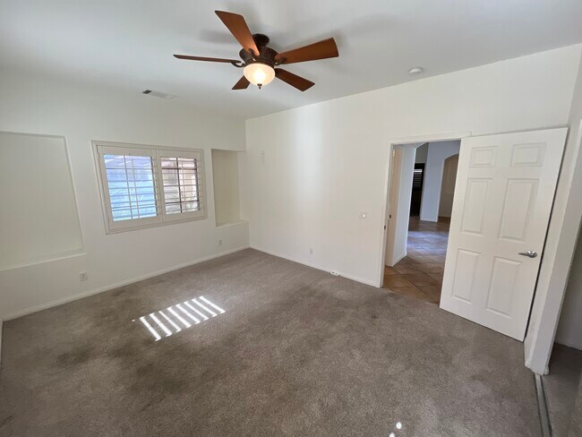 Building Photo - 78270 Calico Glen Dr
