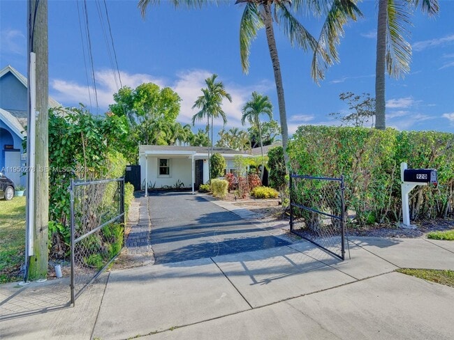 Building Photo - 920 NE 34th Ct