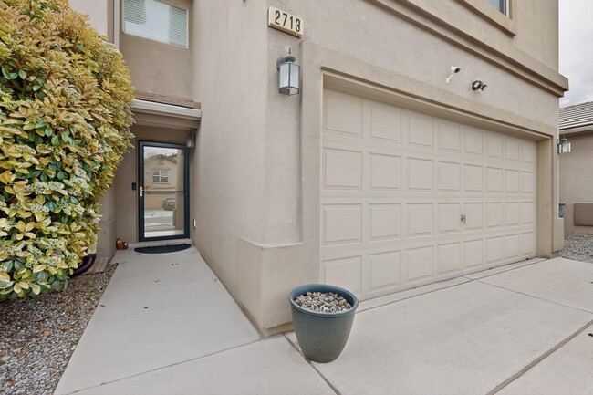 Building Photo - 2713 Violeta Cir SE