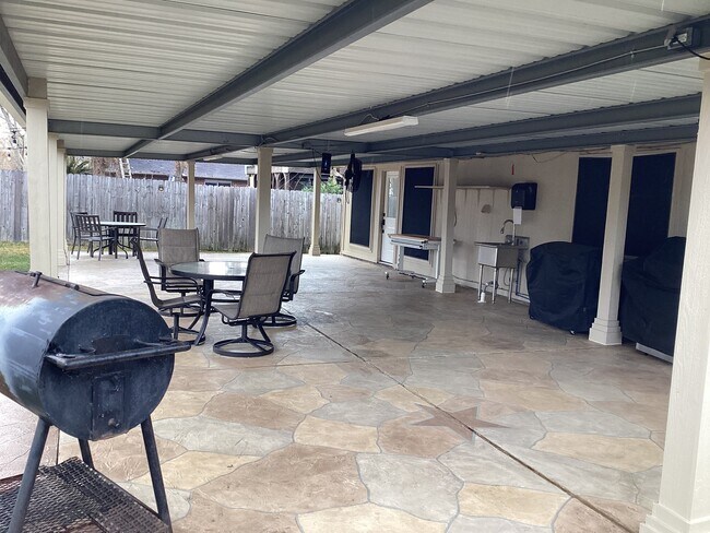 Building Photo - 17046 Clan MacIntosh Dr