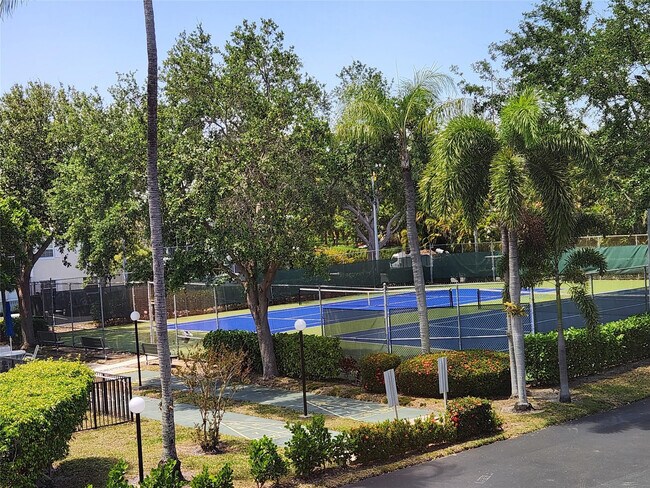 Building Photo - 6281 Bay Club Dr