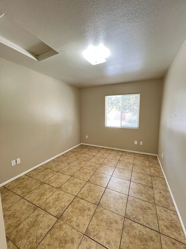 Building Photo - 1320 Reddick Ln