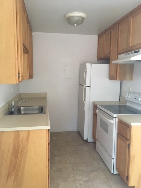 Building Photo - Nice Clean Condo in Brisco Heights