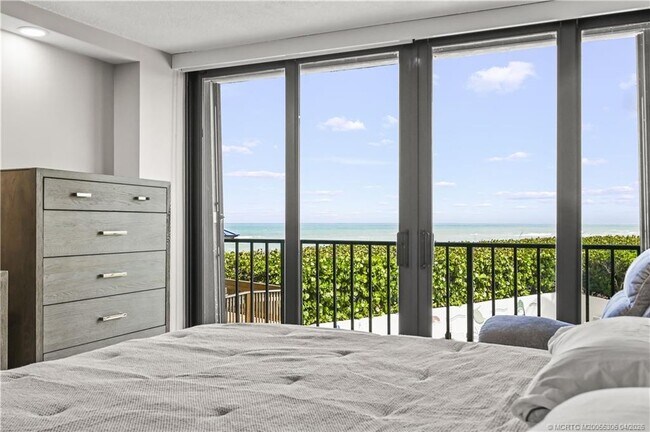 Building Photo - 9650 S Ocean Dr