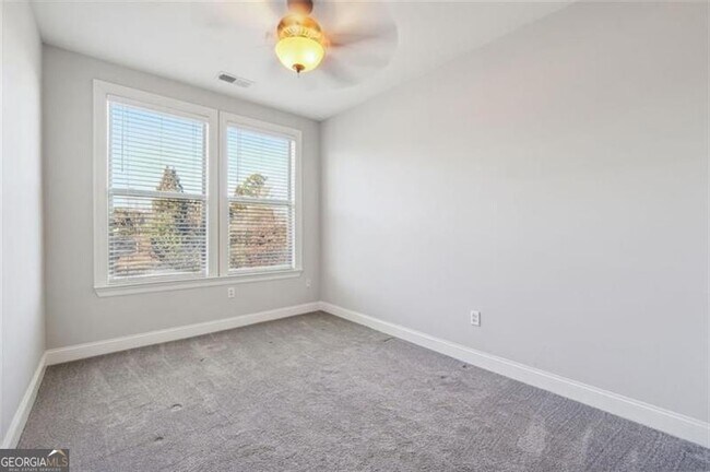 Building Photo - 901 Abernathy Rd NE