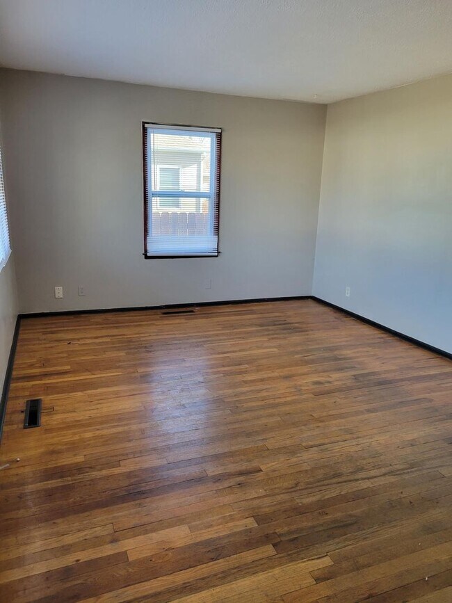 Building Photo - 3 bedroom 1 bath
