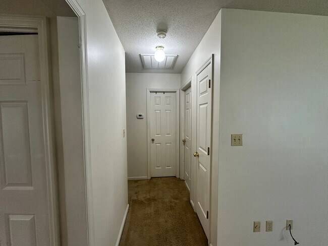 Building Photo - 6119 B Vinnie Dr