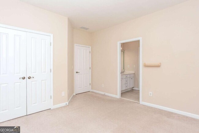 Building Photo - 3206 Windsor Lake Dr NE