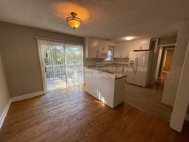 Building Photo - 2203 Maywood St