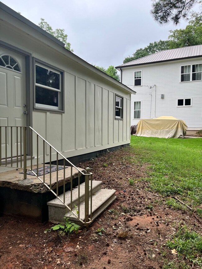 Building Photo - Remodeled 3 Bedroom Home in Boulevard Neighborhood
