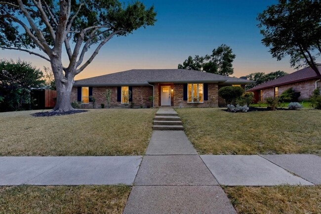 Building Photo - 2200 Winona Dr