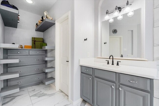 Building Photo - 12480 Pond Cypress Ln