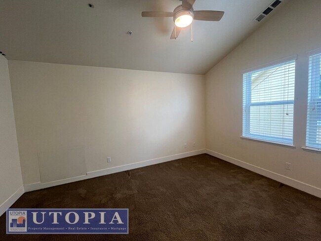 Building Photo - Spacious and Modern 3-bedroom, 3.5 bathroo...