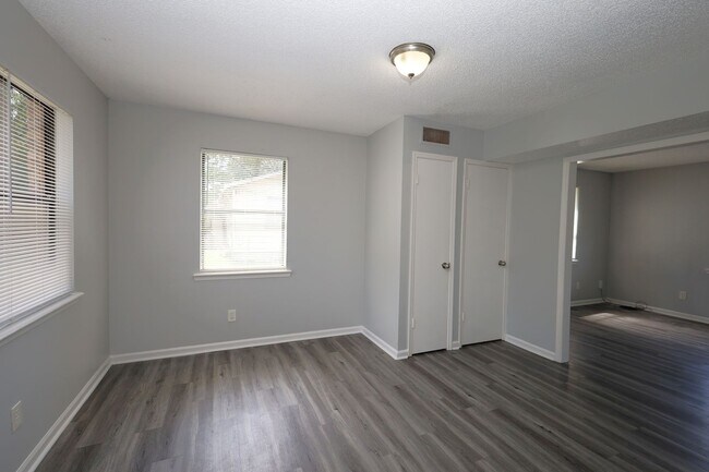 Building Photo - 1205 Bethune St