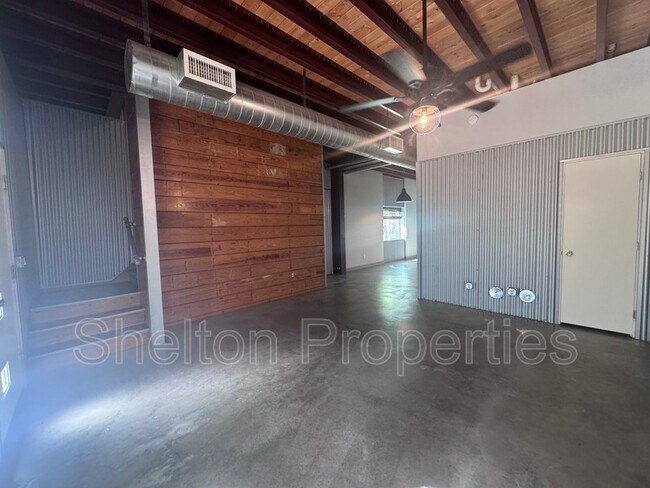 Building Photo - 2121 W Hayward Ave