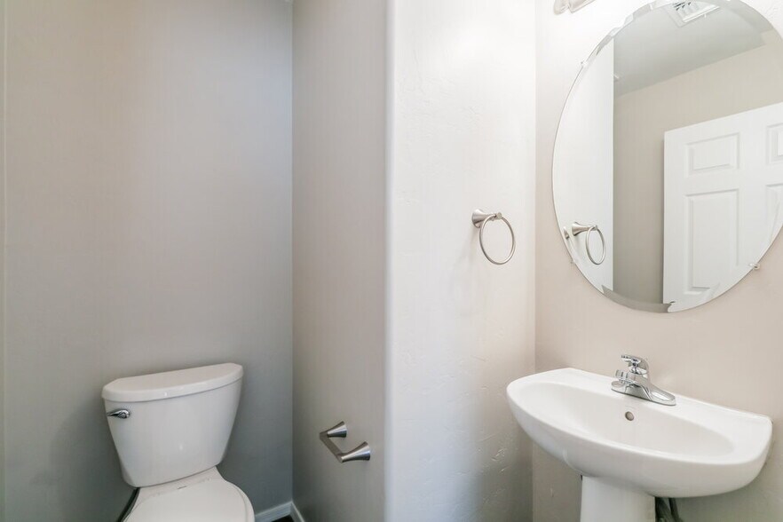 Building Photo - 6907 S Goshawk Dr