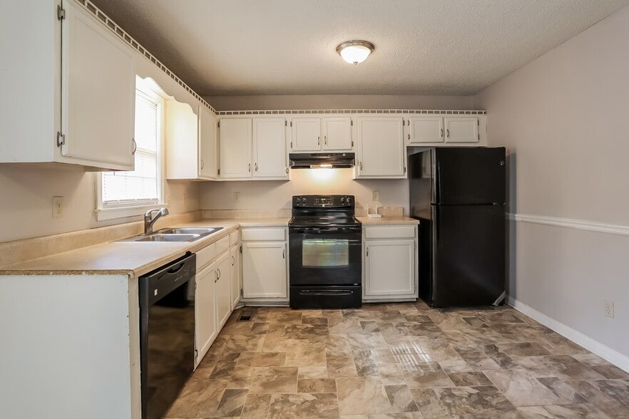 Building Photo - 550 Austin Bridge Rd