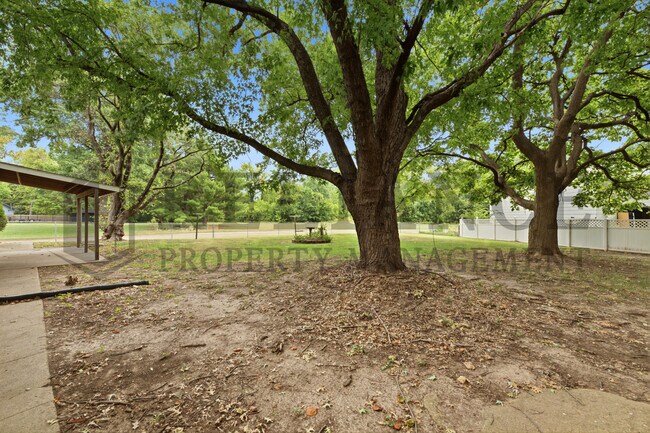 Building Photo - 428 Peach Tree Ln
