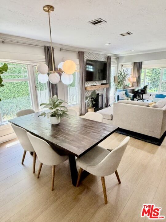 Building Photo - 1202 N Poinsettia Pl