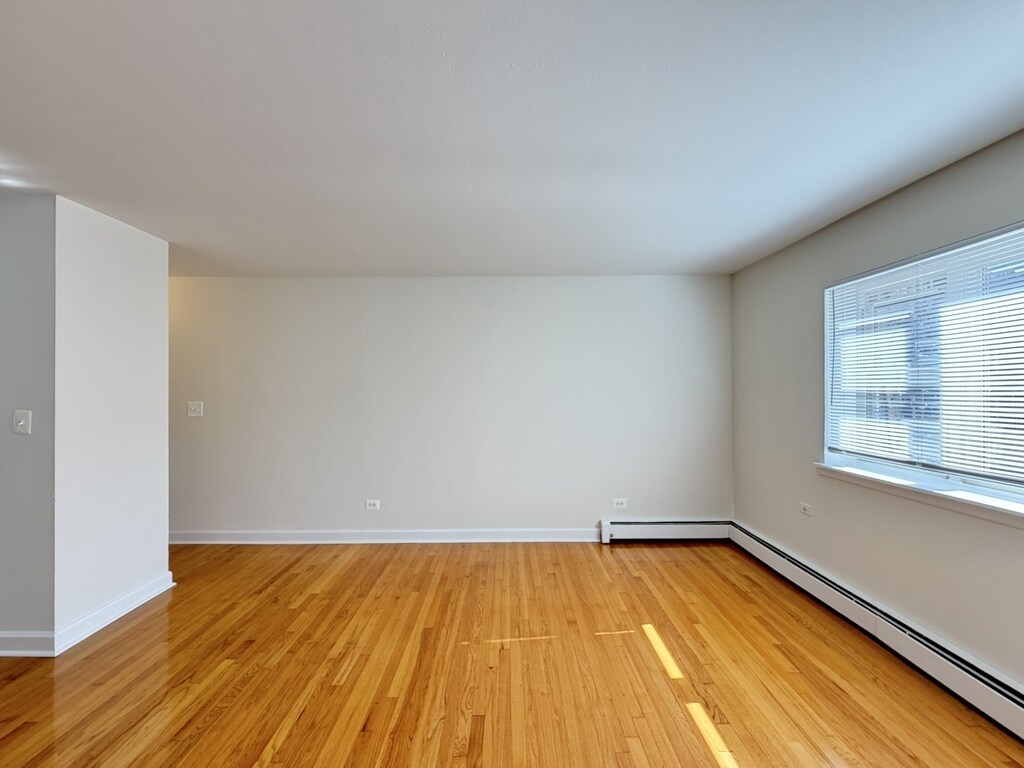 Building Photo - 6830 N Sheridan Rd