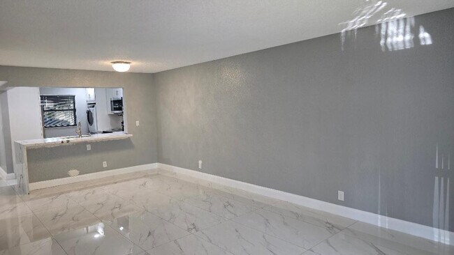 Building Photo - 3000 Riverside Dr