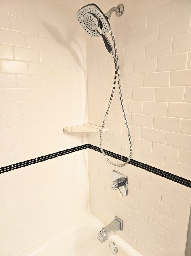 Building Photo - Nuuanu Brookside Studio Street Parking