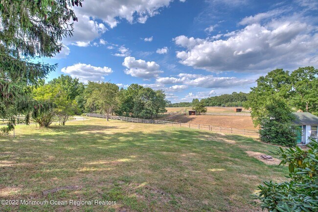 Building Photo - 284 Millstone Rd