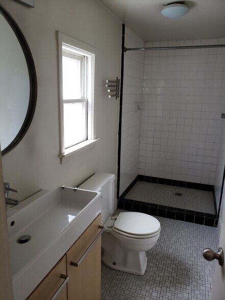 Building Photo - 1227 Spruce St