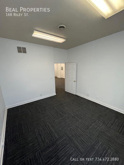 Building Photo - 168 Riley St
