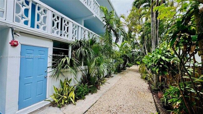 Building Photo - 1120 102nd St