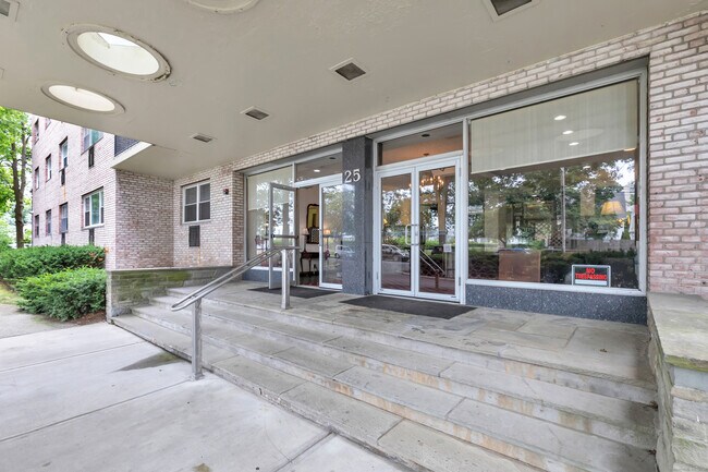 Building Photo - 25 Cartright St
