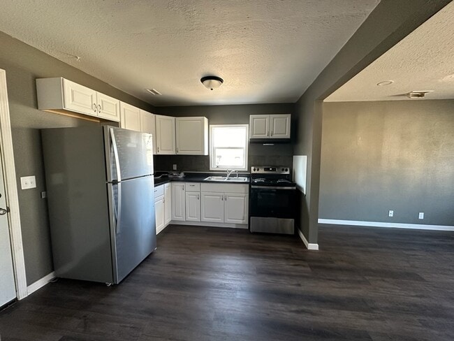 Building Photo - 4321 Deerfield St