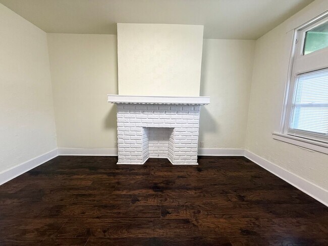 Building Photo - Updated 2BR townhouse with office now available!