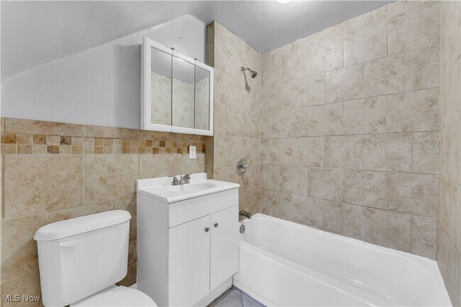 Building Photo - 2911 Ludlow Rd