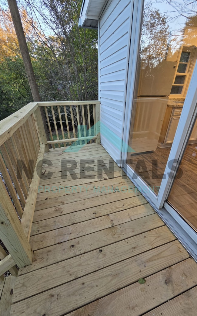 Building Photo - 721 Davis St