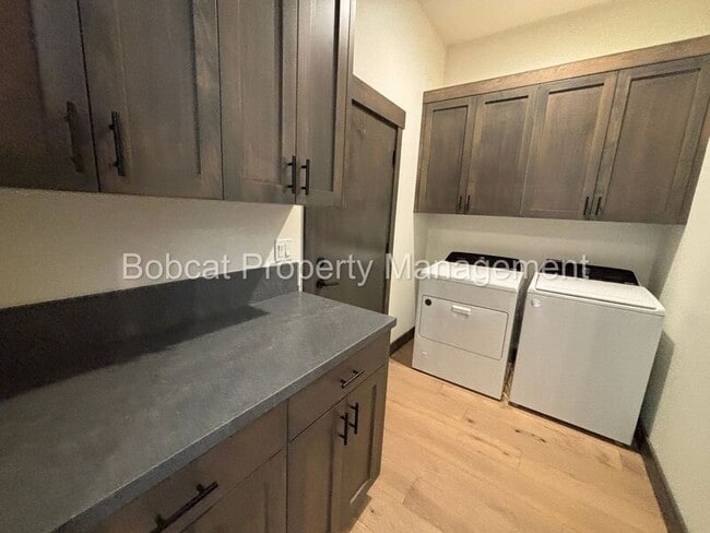 Building Photo - 2933 Portrush Dr