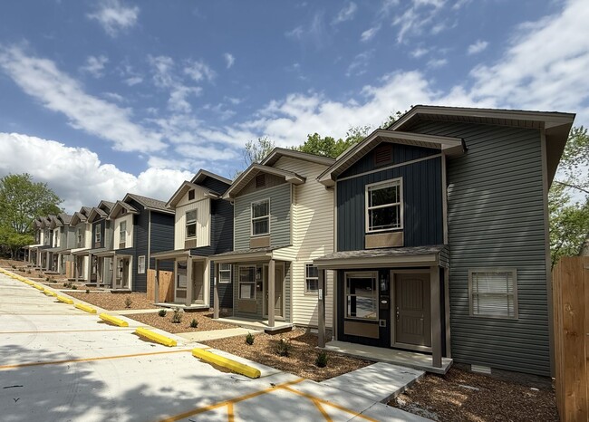 Building Photo - Newly Constructed 2/2 Townhouse in Batesvi...