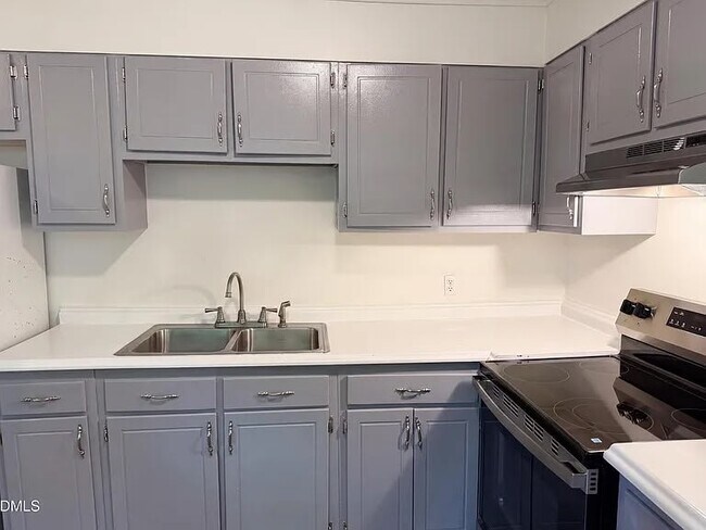 Building Photo - 416 Robin Hood Dr
