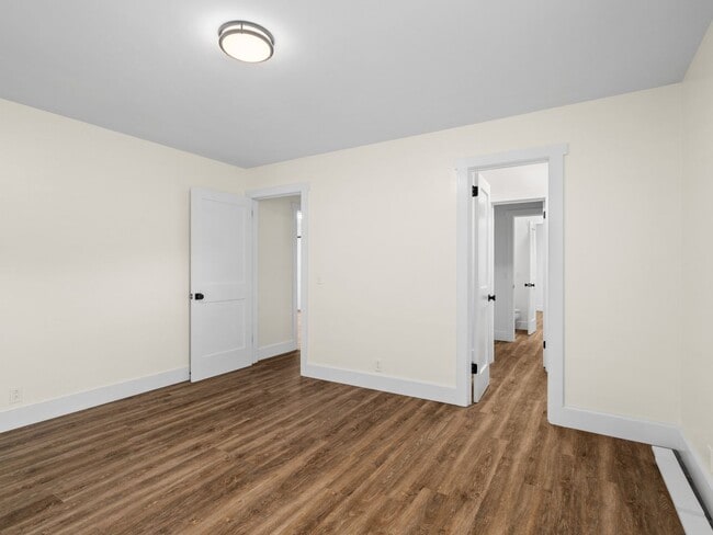 Building Photo - Newly Renovated 2/1.5 Townhome in Nashville