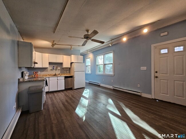 Building Photo - 57 Warren St