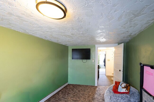 Building Photo - Cozy 4 Bedroom Home on large plot of land in Parker