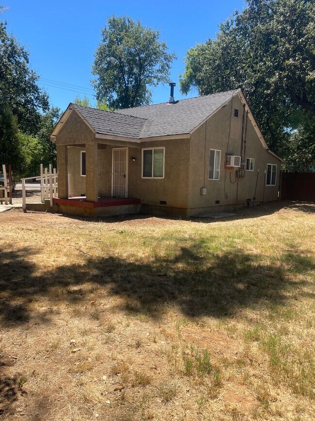 Building Photo - 2050 Branstetter Ln