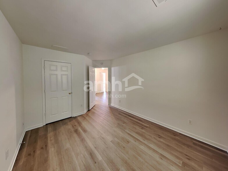 Building Photo - 710 Bob White Ct