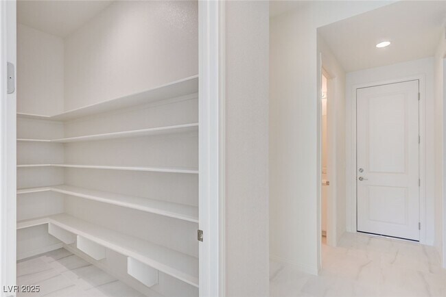 Building Photo - 555 Jerry Bird Ct