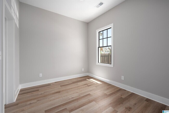 Building Photo - 1109 Windsor Sq