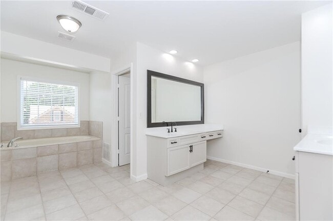 Building Photo - 2023 Jameson Cir NE