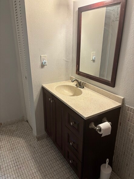 Bathroom - 1750 NE 191st St